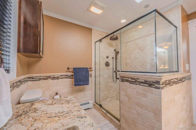 484 Washington Avenue, Lindenhurst, NY 11757