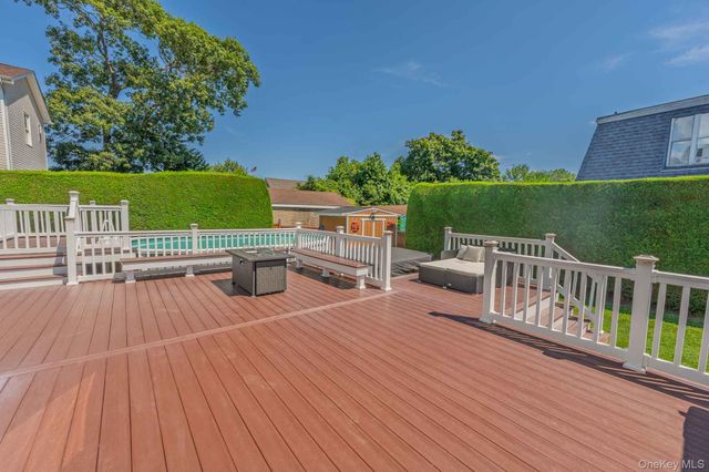 484 Washington Avenue, Lindenhurst, NY 11757