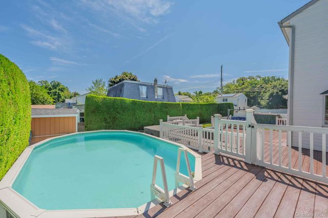 484 Washington Avenue, Lindenhurst, NY 11757