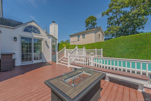 484 Washington Avenue, Lindenhurst, NY 11757