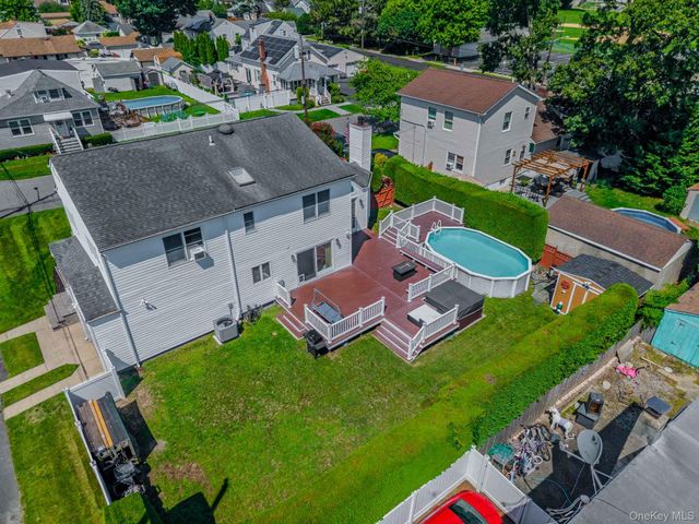 484 Washington Avenue, Lindenhurst, NY 11757