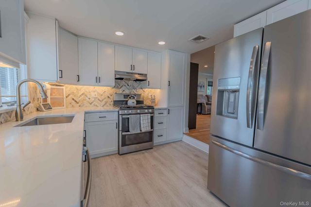 484 Washington Avenue, Lindenhurst, NY 11757