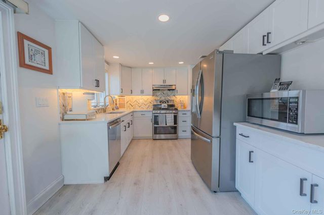 484 Washington Avenue, Lindenhurst, NY 11757