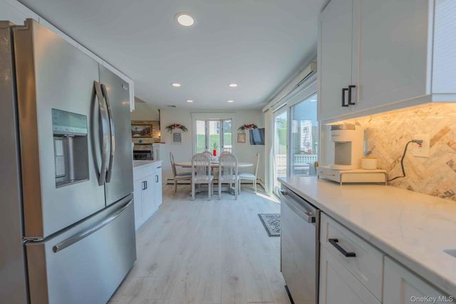 484 Washington Avenue, Lindenhurst, NY 11757