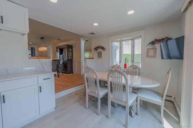 484 Washington Avenue, Lindenhurst, NY 11757