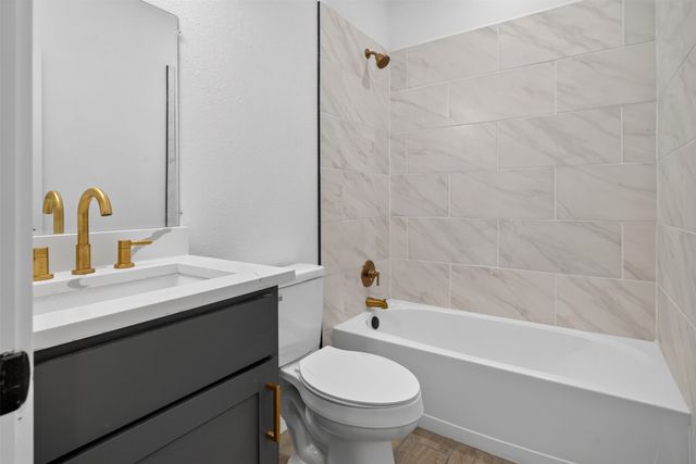 304 N Cherokee Shores Drive, Mabank, TX 75156