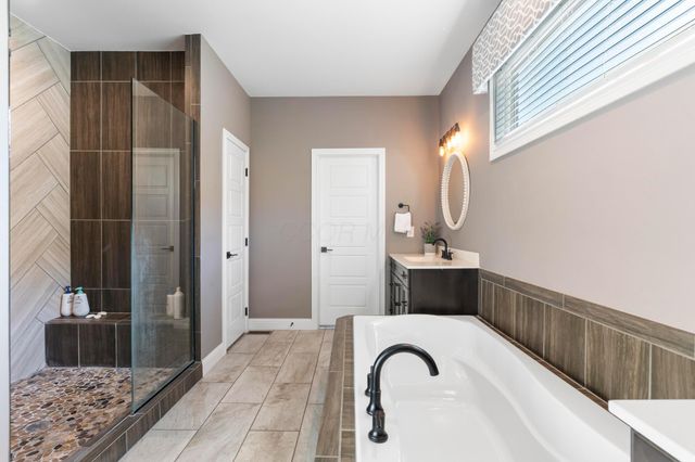 8458 Chesapeake Way NW, Pickerington, OH 43147