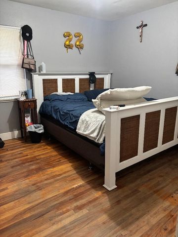 2577 22nd Street, Fort Worth, TX 76106