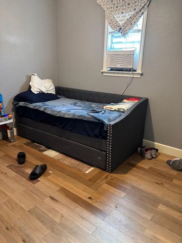 2577 22nd Street, Fort Worth, TX 76106