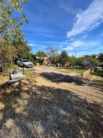 2577 22nd Street, Fort Worth, TX 76106