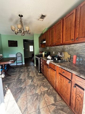 2577 22nd Street, Fort Worth, TX 76106