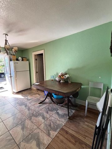 2577 22nd Street, Fort Worth, TX 76106