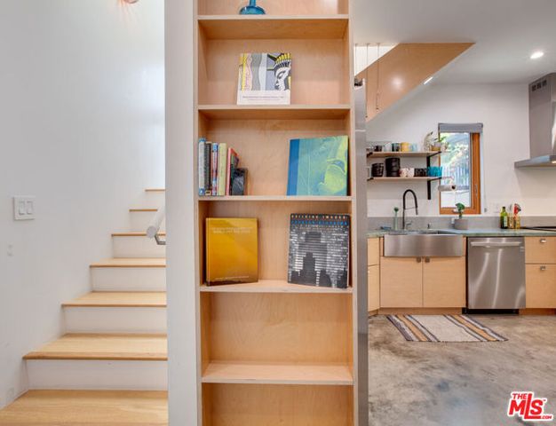 4135 Michael Avenue, Los Angeles, CA 90066