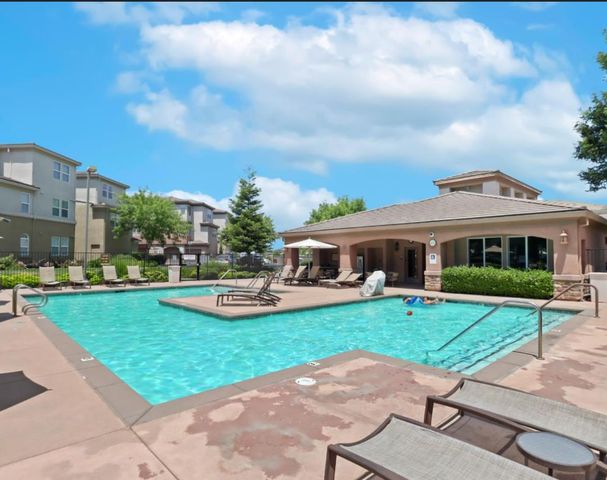 600 Moon Cir, Folsom, CA 95630