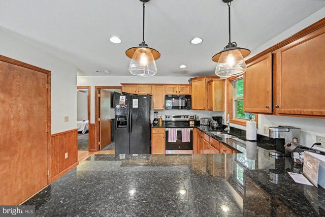 41 LUPINE DR, Lake Harmony, PA 18624