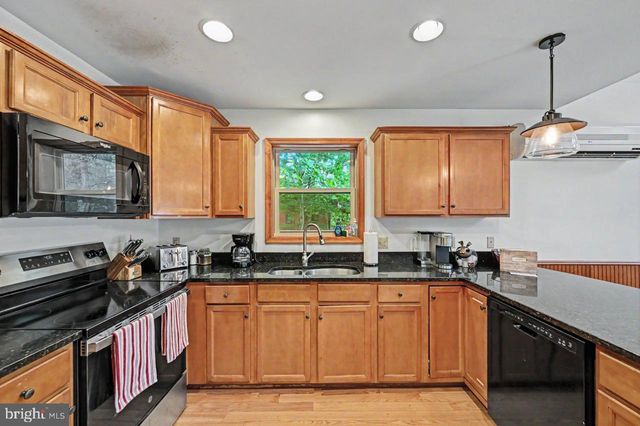 41 LUPINE DR, Lake Harmony, PA 18624