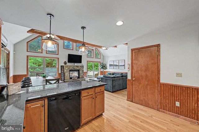 41 LUPINE DR, Lake Harmony, PA 18624