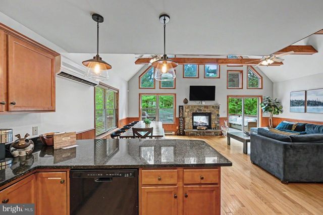 41 LUPINE DR, Lake Harmony, PA 18624