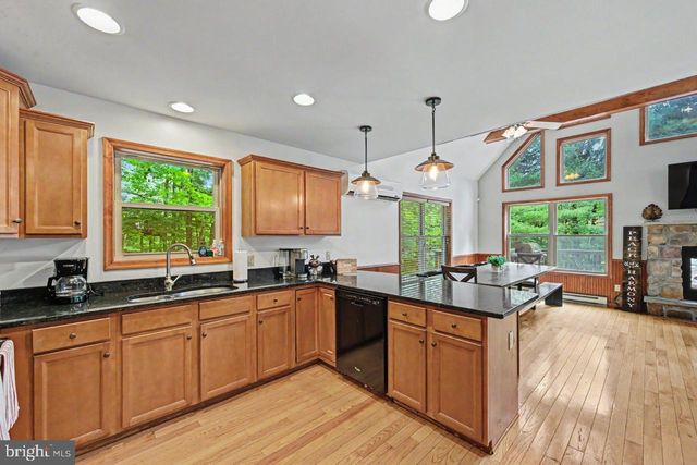 41 LUPINE DR, Lake Harmony, PA 18624