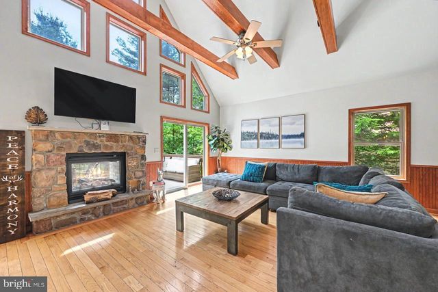 41 LUPINE DR, Lake Harmony, PA 18624