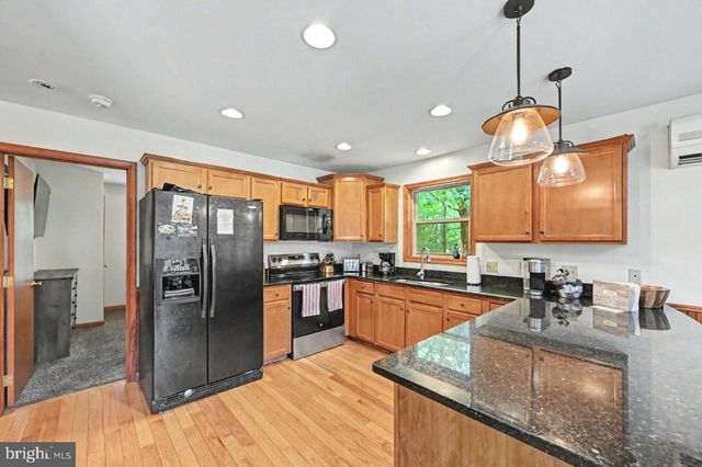 41 LUPINE DR, Lake Harmony, PA 18624