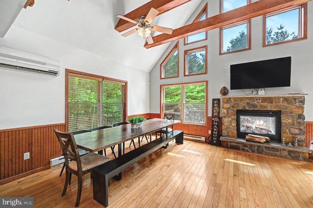 41 LUPINE DR, Lake Harmony, PA 18624
