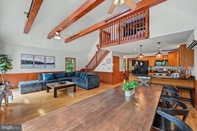 41 LUPINE DR, Lake Harmony, PA 18624