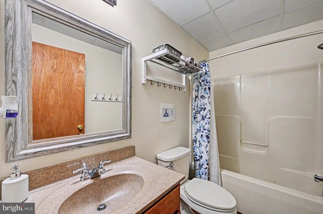 41 LUPINE DR, Lake Harmony, PA 18624