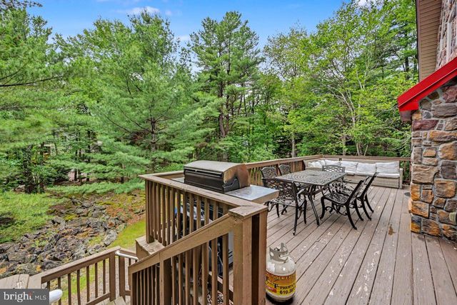 41 LUPINE DR, Lake Harmony, PA 18624