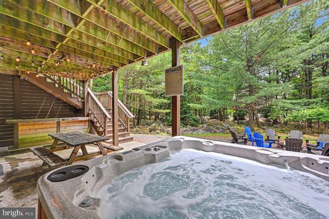 41 LUPINE DR, Lake Harmony, PA 18624