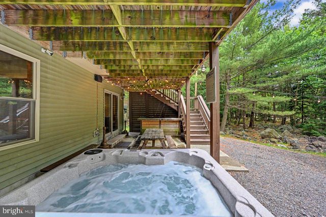 41 LUPINE DR, Lake Harmony, PA 18624
