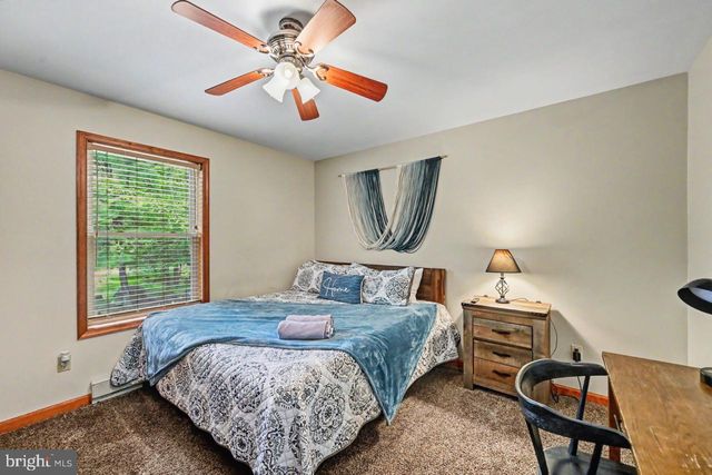 41 LUPINE DR, Lake Harmony, PA 18624