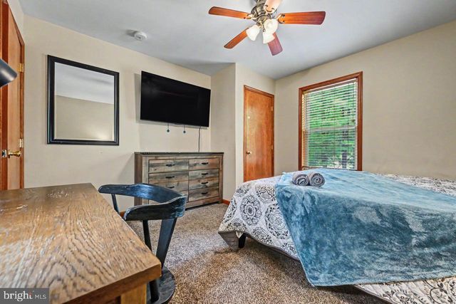 41 LUPINE DR, Lake Harmony, PA 18624
