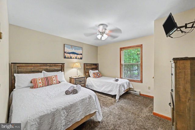 41 LUPINE DR, Lake Harmony, PA 18624