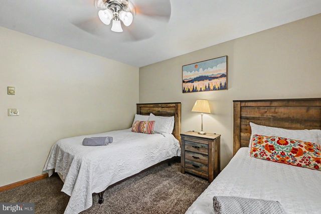 41 LUPINE DR, Lake Harmony, PA 18624