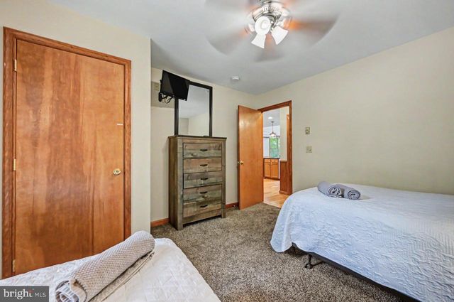 41 LUPINE DR, Lake Harmony, PA 18624