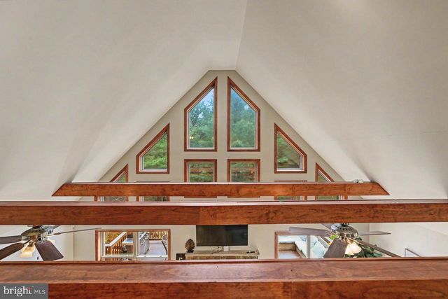 41 LUPINE DR, Lake Harmony, PA 18624
