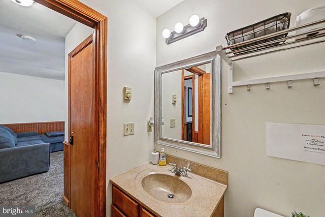 41 LUPINE DR, Lake Harmony, PA 18624