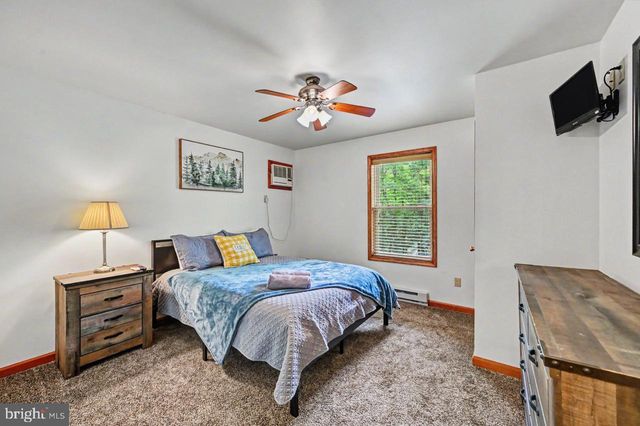 41 LUPINE DR, Lake Harmony, PA 18624