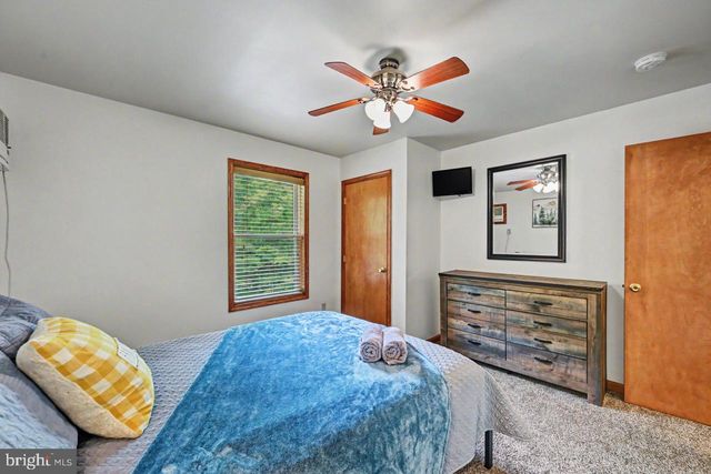 41 LUPINE DR, Lake Harmony, PA 18624