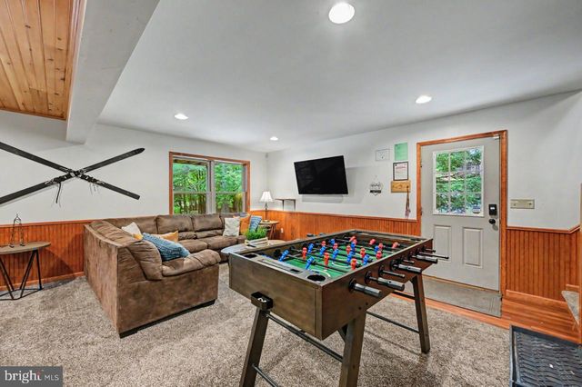 41 LUPINE DR, Lake Harmony, PA 18624
