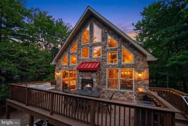 41 LUPINE DR, Lake Harmony, PA 18624