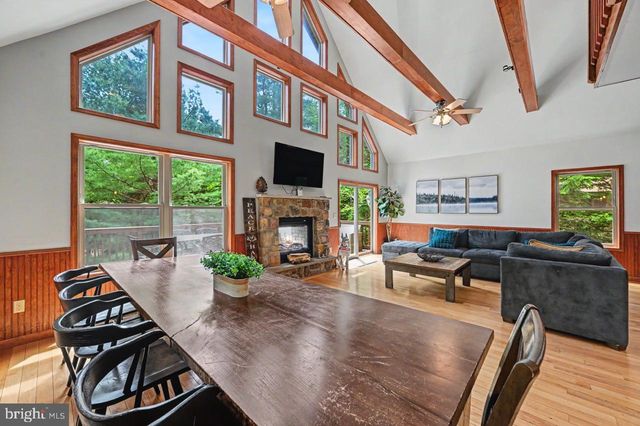 41 LUPINE DR, Lake Harmony, PA 18624