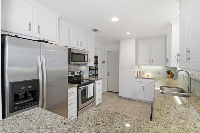 2250 Peavy Circle, Dallas, TX 75228