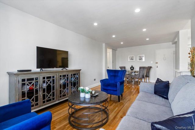 5425 Valles Avenue 3F, Bronx, NY 10471