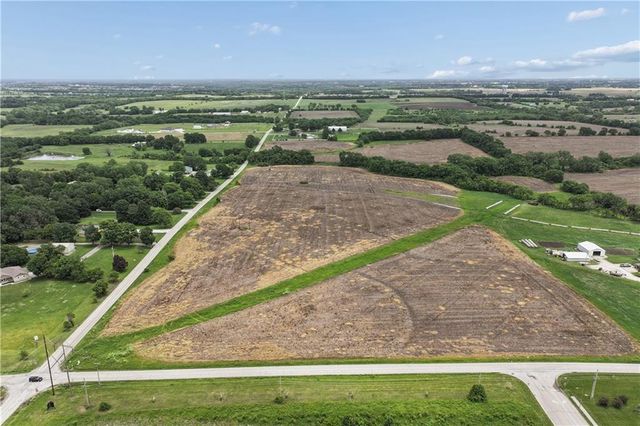 19411 S Ridgeview Road, Spring Hill, KS 66083