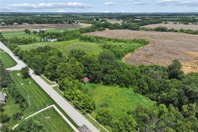 19411 S Ridgeview Road, Spring Hill, KS 66083