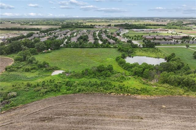19411 S Ridgeview Road, Spring Hill, KS 66083