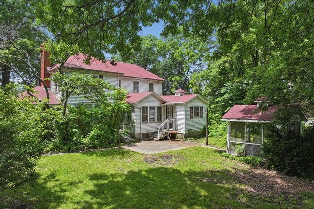 19411 S Ridgeview Road, Spring Hill, KS 66083