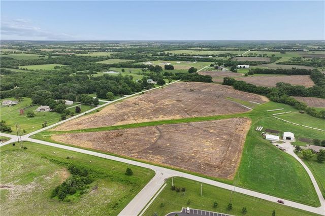 19411 S Ridgeview Road, Spring Hill, KS 66083